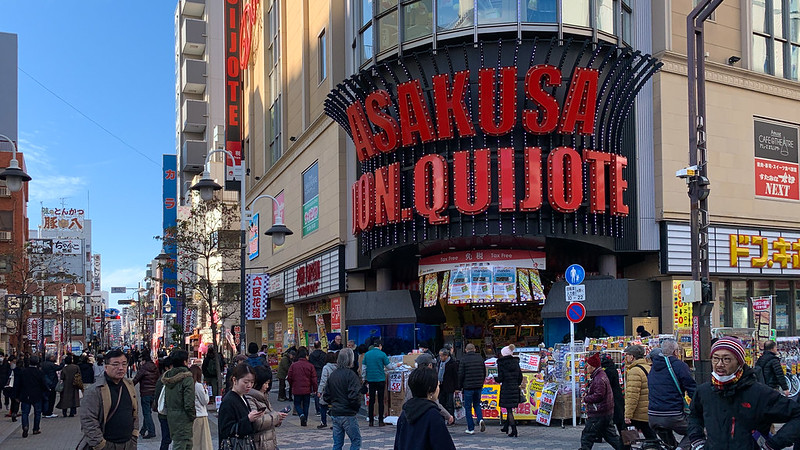 Don Quijote, salah satu tempat belanja oleh-oleh di Jepang.