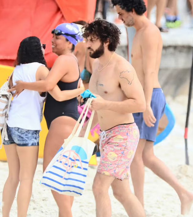 Screenshot-2024-11-06-at-08-20-03-Chay-Suede-come-a-o-dia-com-treino-de-nata-o-em-mar-aberto-veja-f