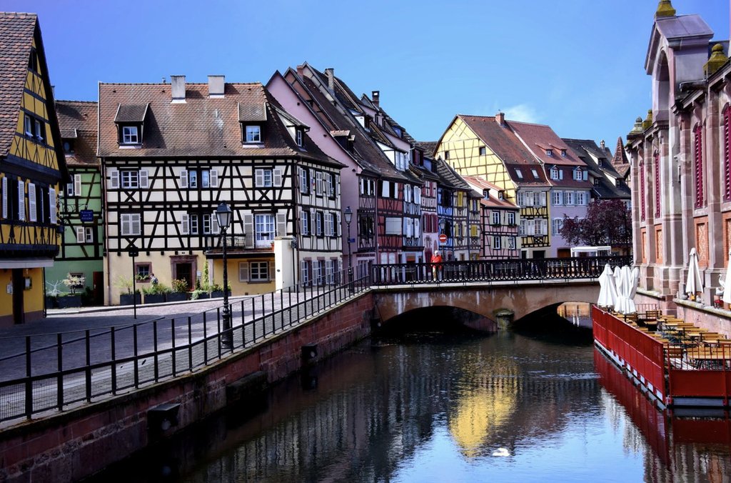 multi-houses-bar-colmar-france.jpg