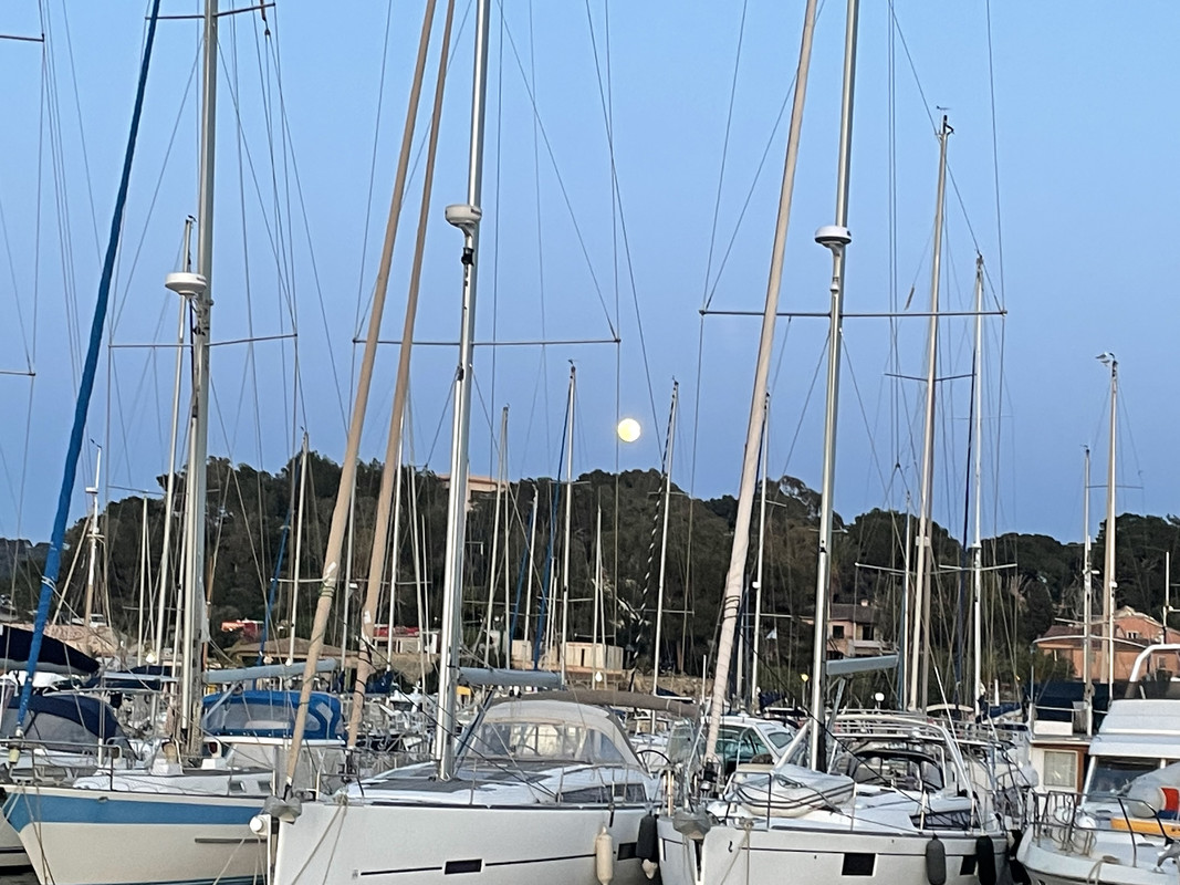 5B2134B3-448F-4BDE-9F9D-B8AC1396A071