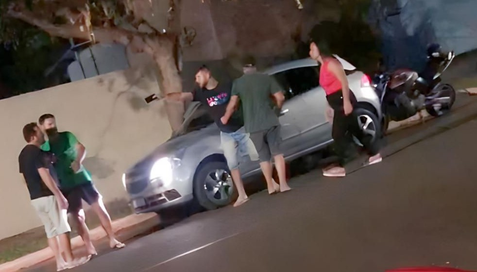 Momento em que Lucas amea a vtima depois de encostar o carro em sua moto