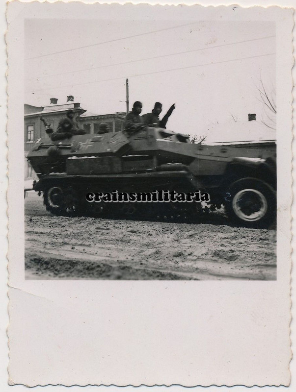 Orig. Foto Vormarsch SdKfz 251 Ausf. C Panzerspähwagen Panzer in