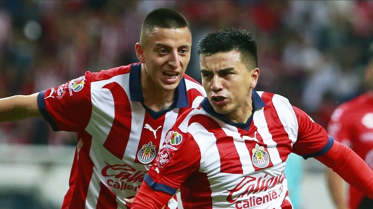 Chivas vence a Pumas con golazo y Puebla empata con Tigres en Ida de Cuartos