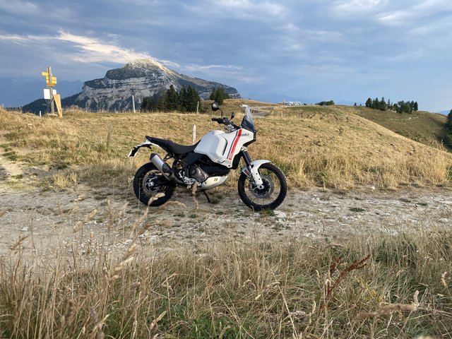 AEB24B74-70E4-4D48-95CF-0B7B65D55634