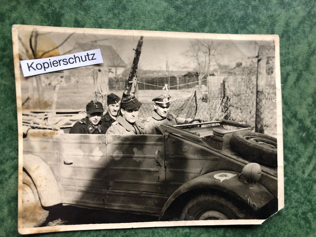 Altes Foto-VW-Volkswagen-Kübel-Kübelwagen-Kennung-Camo-Panzermänner