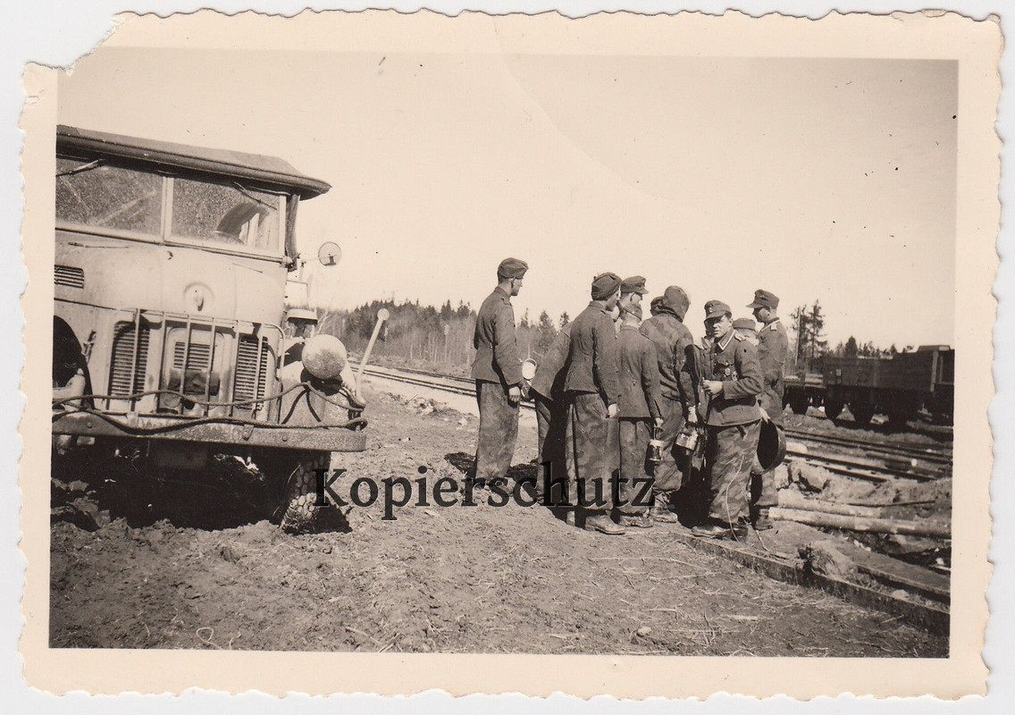 Foto Rossono Wehrmacht Soldat Orden Camo Splittertarn Kübelwagen