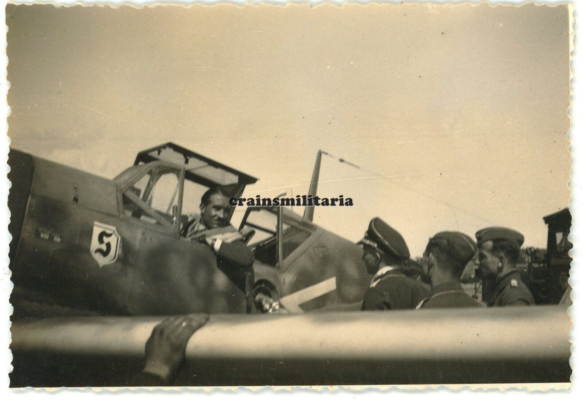 Orig. Foto JG26 Pilot Ass Messerschmitt Bf 109 Flugzeug SAINT-BRIEUC Frankreich (1)