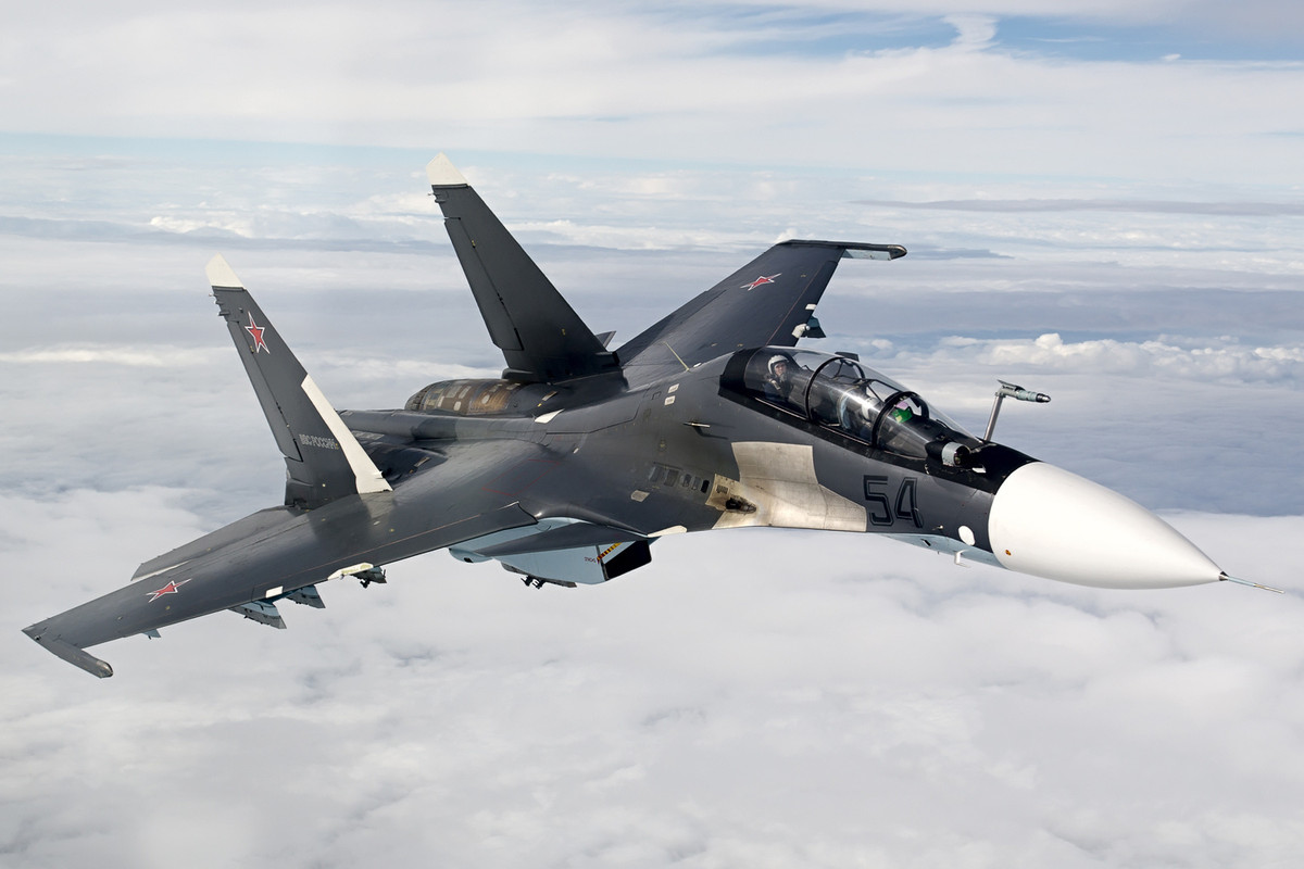 Air-to-air_with_a_Russian_Air_Force_Sukhoi_Su-30SM