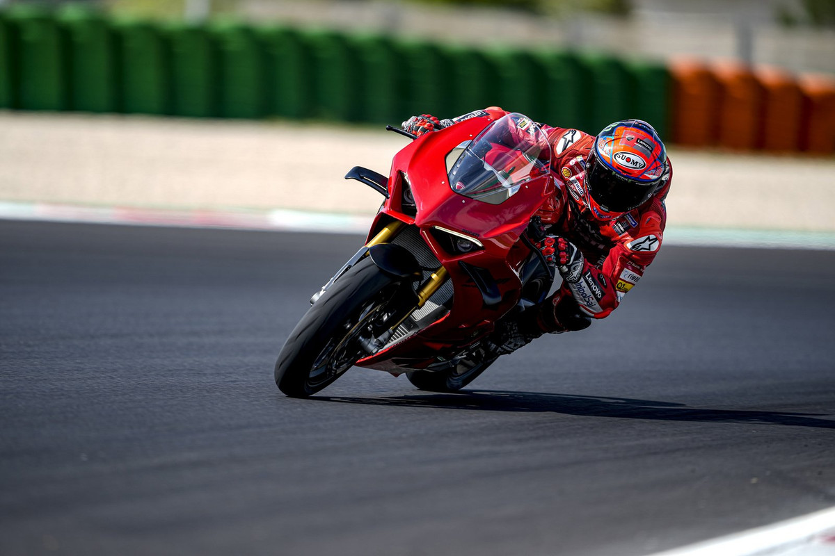 Супербайк Ducati Panigale V4 2022