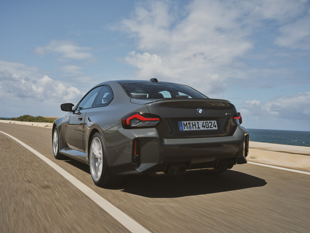 P90553476_highRes_der-neue-bmw-m2-06-2