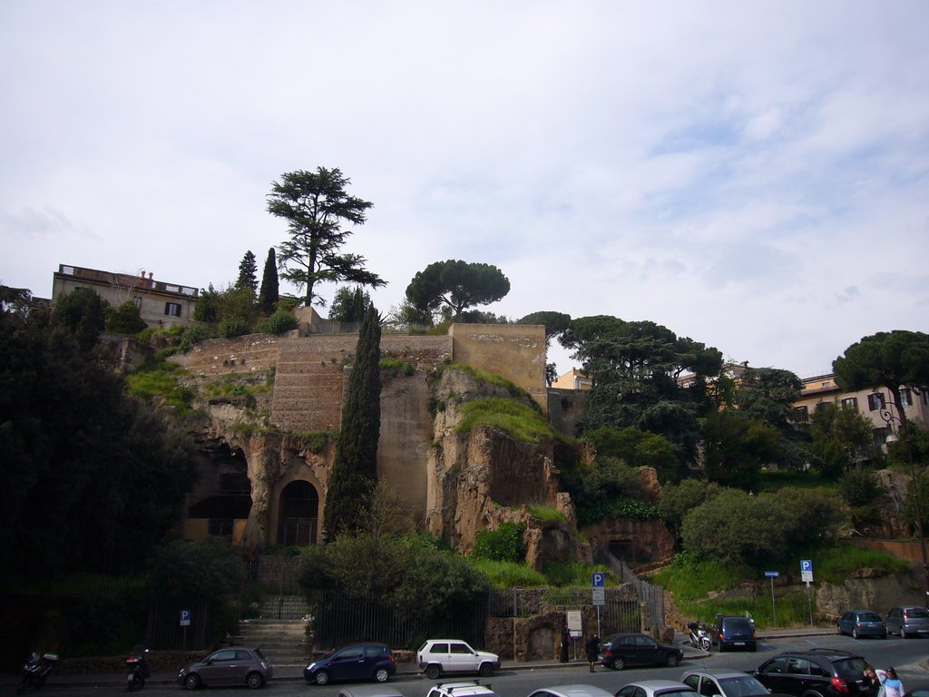 Denario gens Tituria. L TITVRI. Tarpeya bajo los escudos. Roma. Campitelli-rupe-Tarpea-1060740