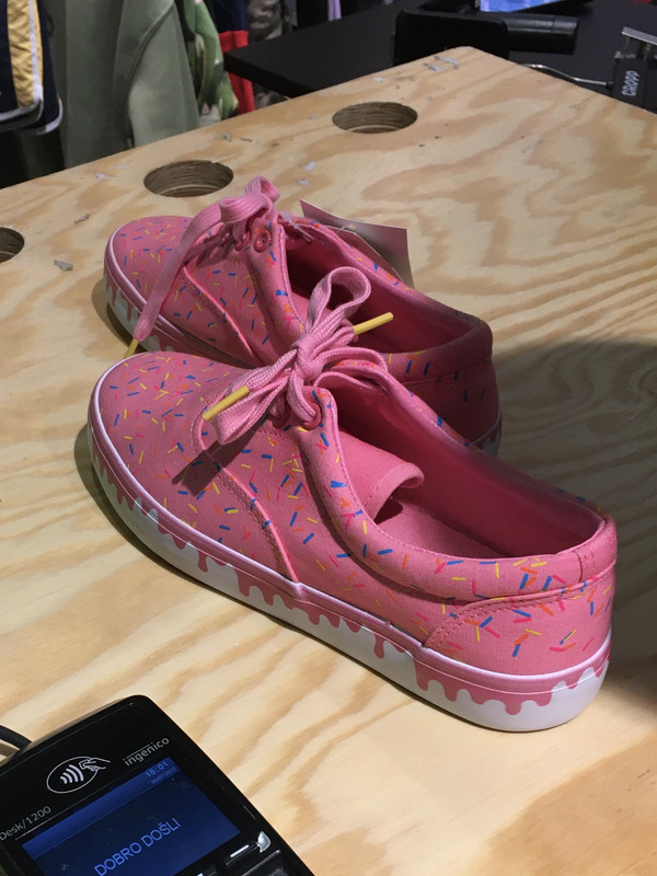 B049B56C-6DDE-486F-96D6-65BA550BBF88