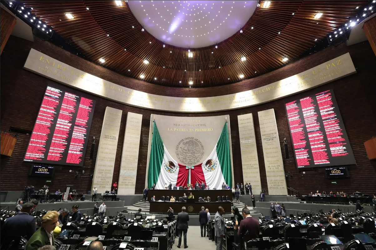 Morena propone dar hasta 4 años de cárcel a quienes hagan mal uso de símbolos patrios