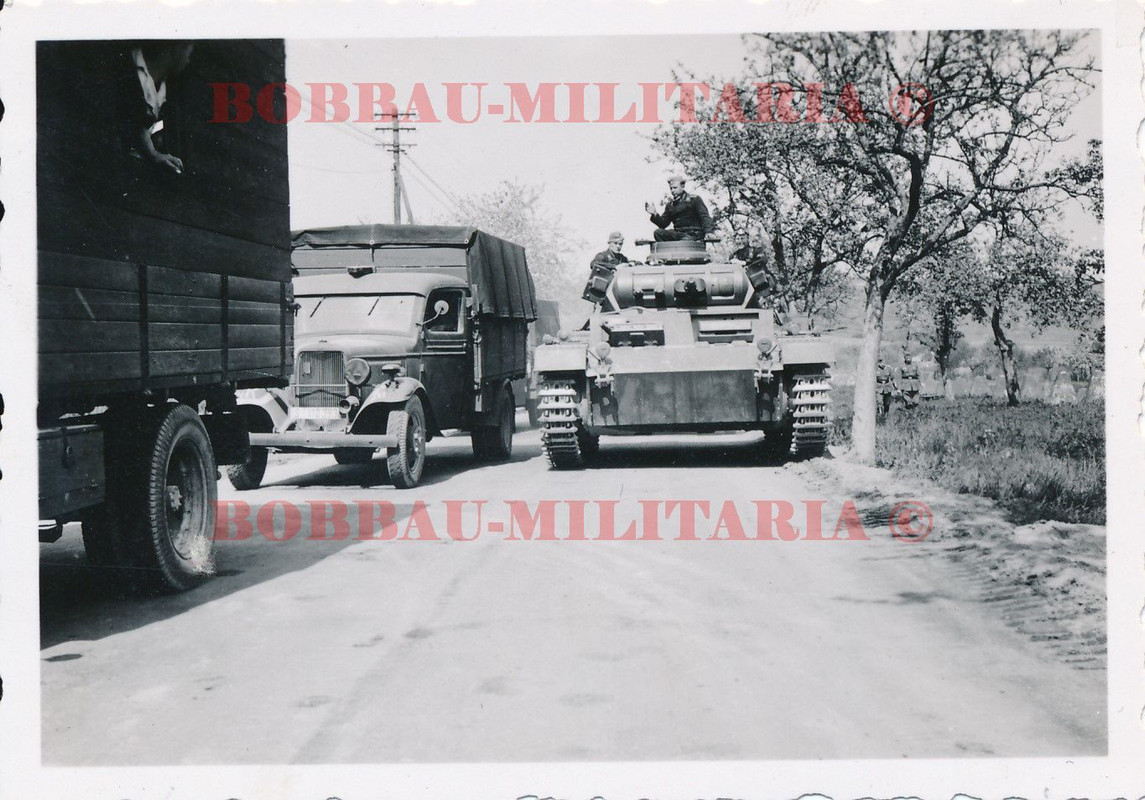 Panzerkampfwagen III Vormarschstraße Front Panzer-Regiment