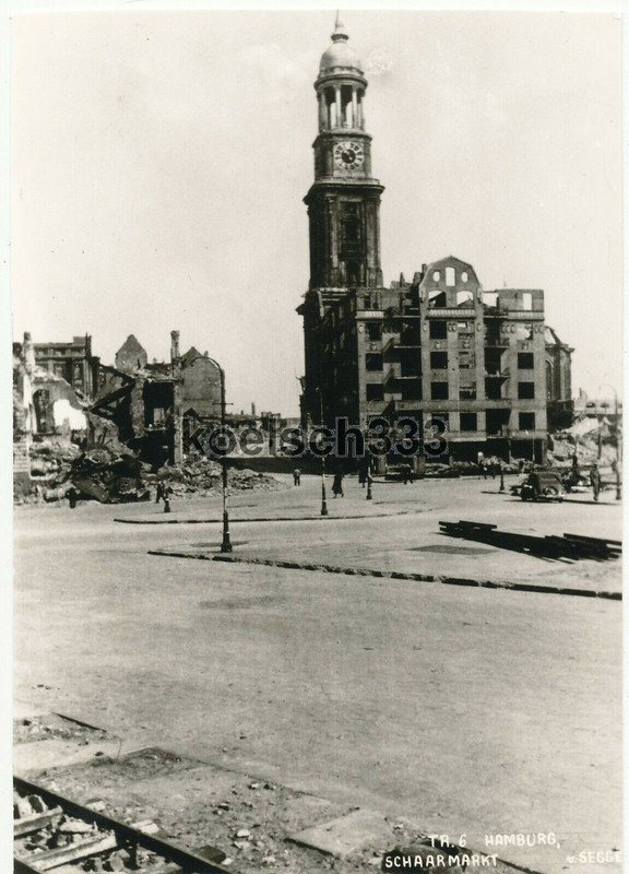 Foto Bombenkrieg in Hamburg Michel Schaarmarkt 1945 Ruinen Trümmer