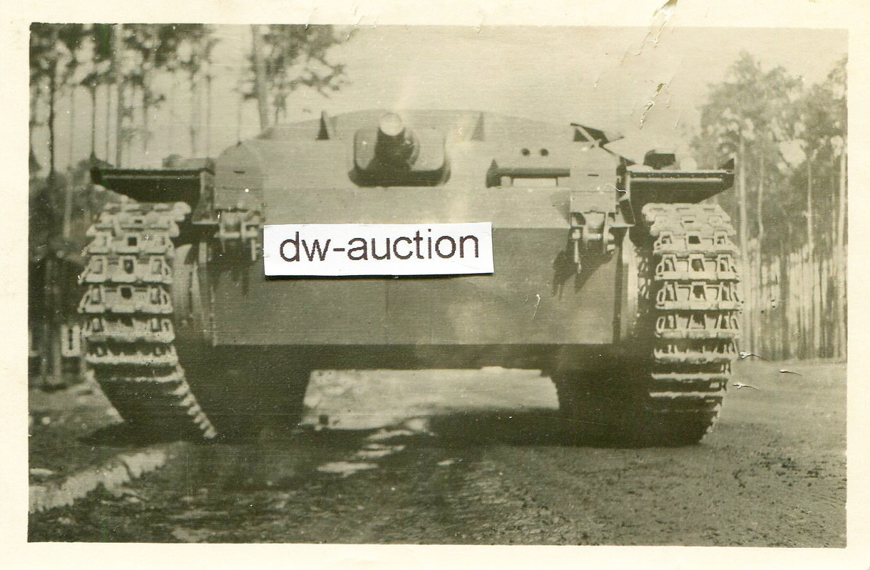 Sturmgeschütz in Kaserne