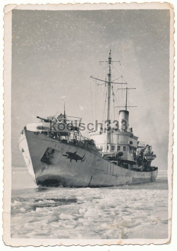 Foto U Boot Jäger 1102 im Eismeer  Kriegsmarine 