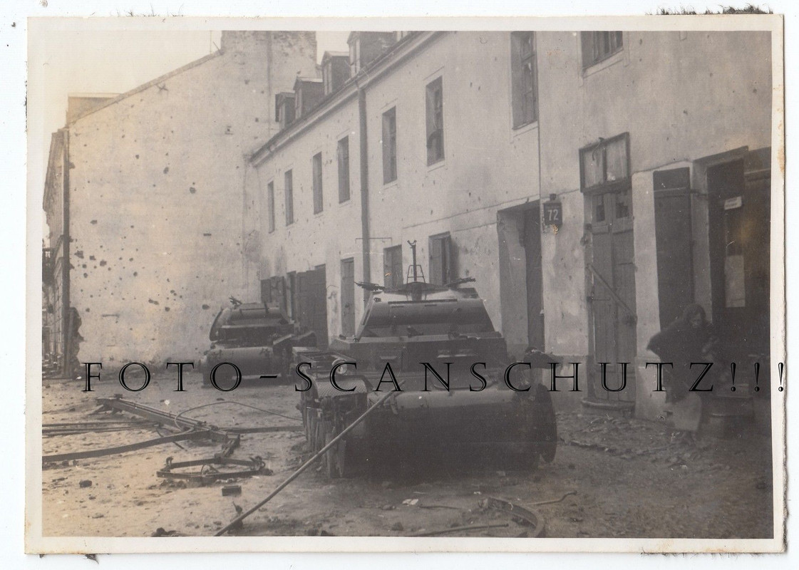 Oschatz im besetzten Polen zerschossene WH Panzer II Straßenkampf 1939