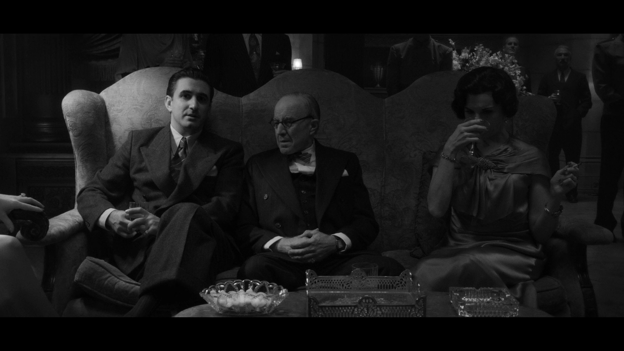 Mank.ITA.ENG.2020.1080p.WEB.H264-MeM.mkv_snapshot_00.44.39_[2020.12.11_19.17.05]