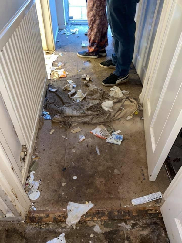 B5EE8F39-4A08-48E9-AAE5-680F4BED6725