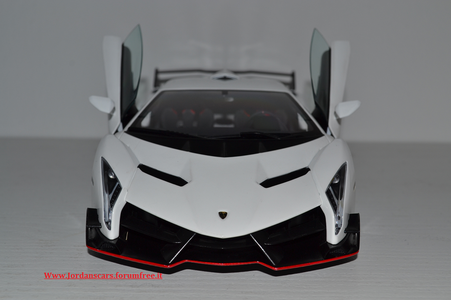 LAMBORGHINI-VENENO-b