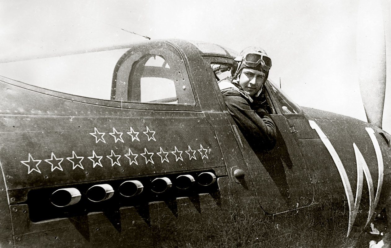 Bell-P-39-Airacobra-1MTAD-Black-Sea-Fleet-W-flown-by-SnrLt-Dmitry-Vasilyevich-Zyuzin-at-a-Soviet-air