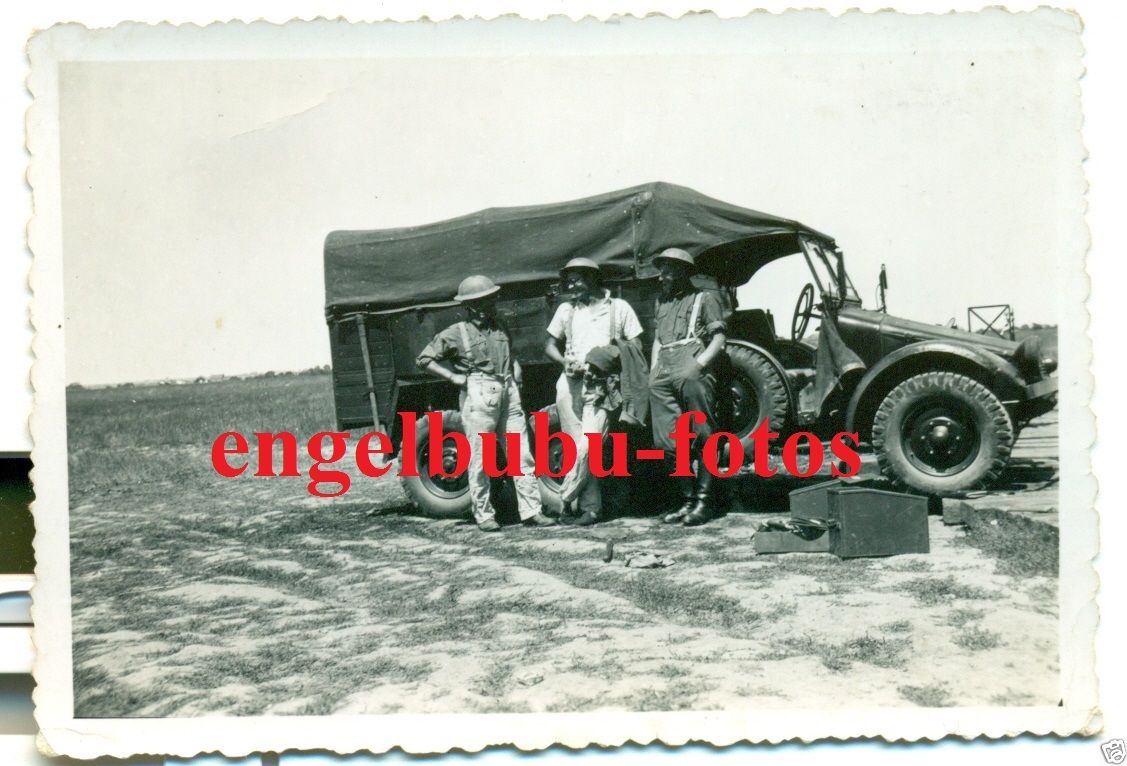 Französischer FLUGPLATZ - Soldaten mit Franz.Hel