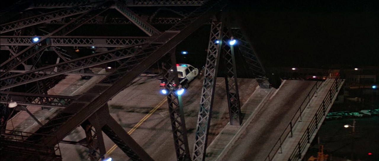 A-View-to-a-Kill-1985-Blu-Ray-Hindi-English-1080p-10bit-x265-HEVC-DDP-5-1-ESub-mkv-0005