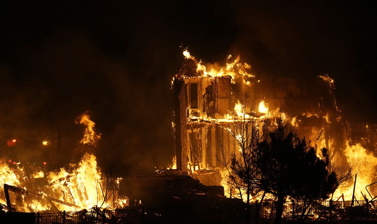 Biden visitará comunidades de Colorado devastadas por incendios forestales