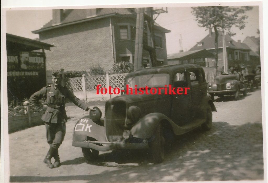 Kamerad mit franzsöischen BEUTE PKW Renault takt