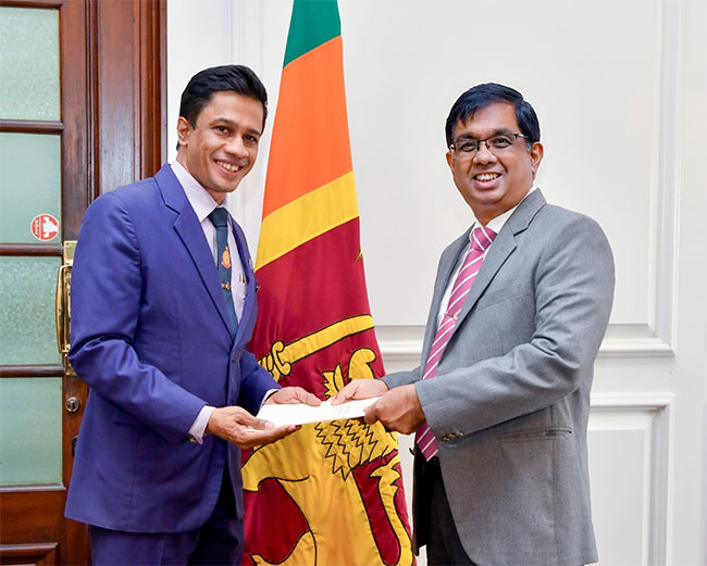 1748005382-colombo-uni-vc.jpg