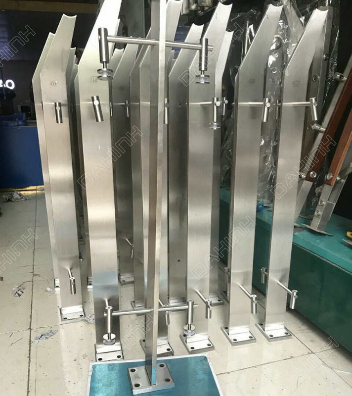 Gia Công Chân Trụ Lan Can Inox