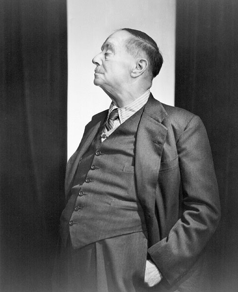 17-Herbert-George-Wells-in-1943