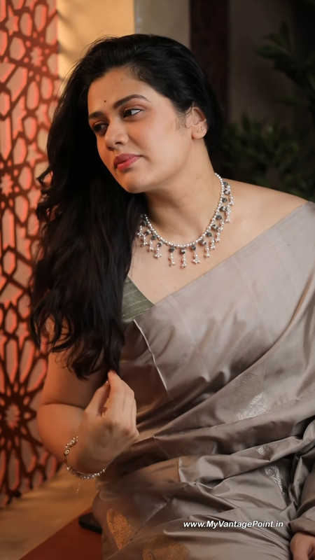 14-Girija-Oak-Beautiful-Look-in-Saree-for-Jewellery-Ad-My-Vantage-Point