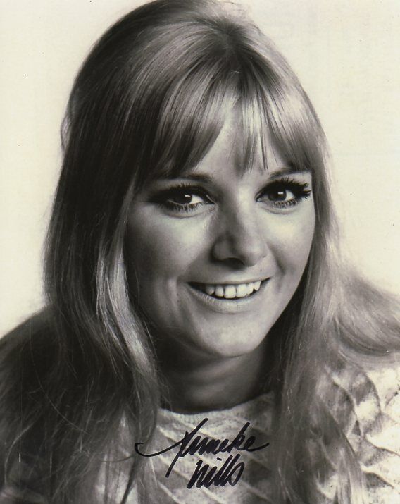 Anneke Wills a14