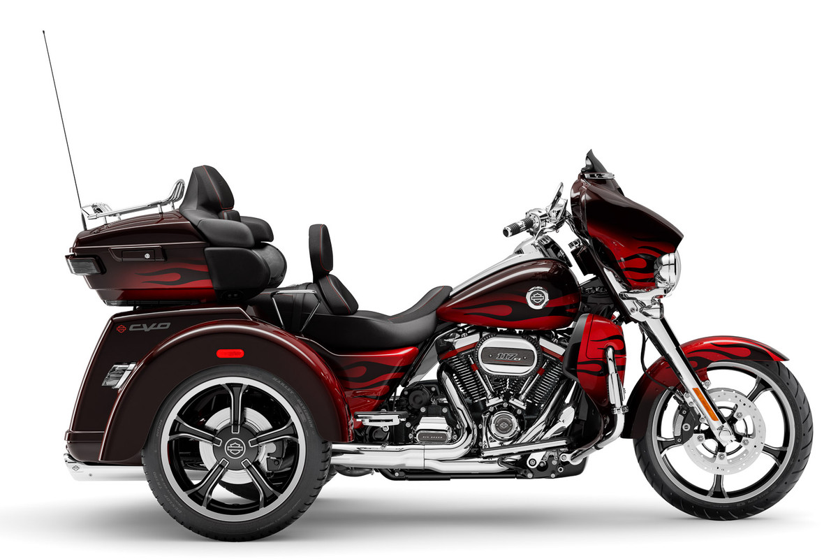 Трайк Harley-Davidson CVO Tri Glide 2022