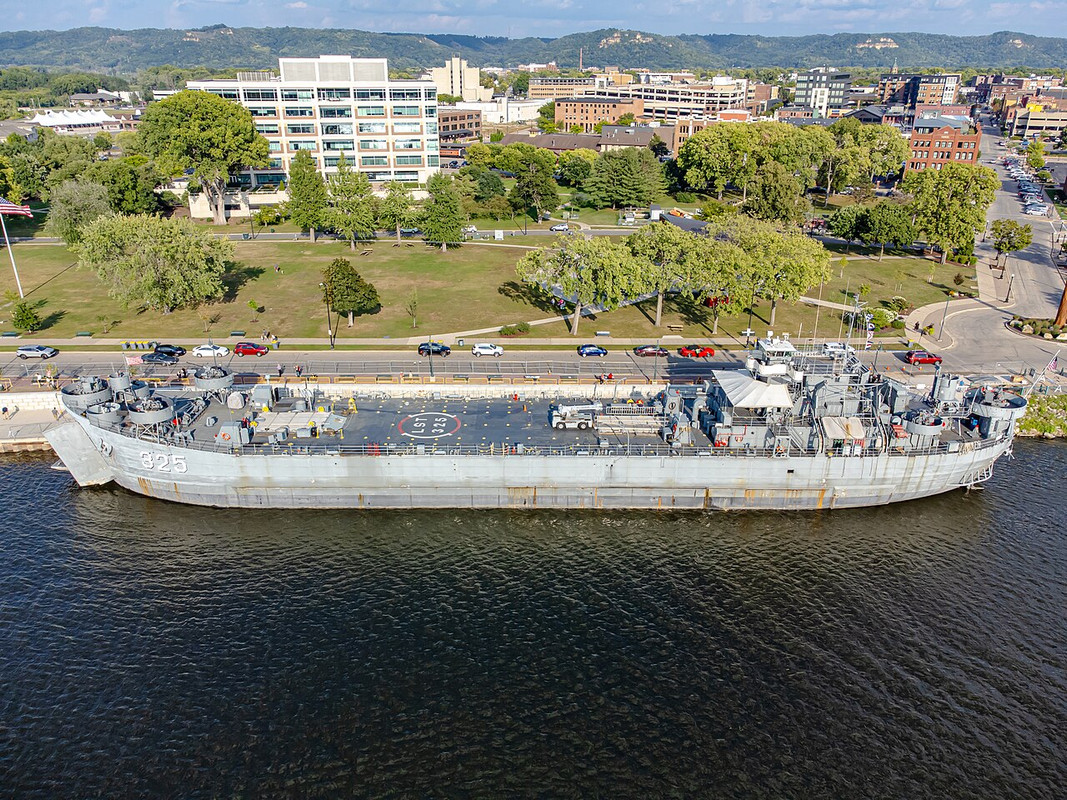 Navires musee USS-LST-325-9