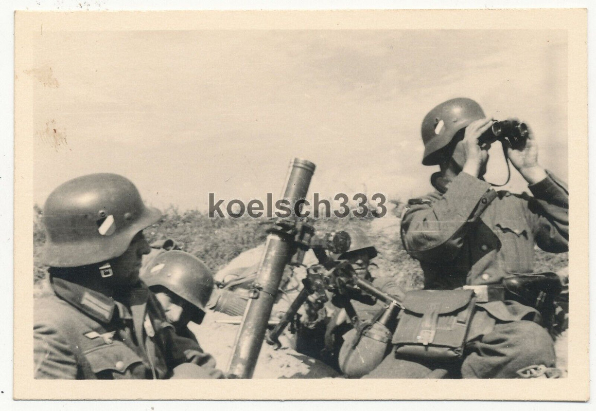Foto Gebirgsjäger mit Fernglas und Granatwerfer bei Lemberg in Polen 1939 1.GD