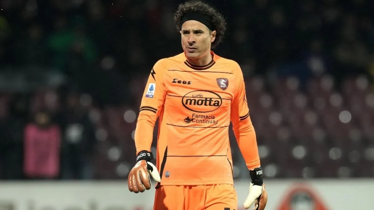 Ochoa regresa a la titularidad: Salernitana pierde vs Napoli en el último minuto