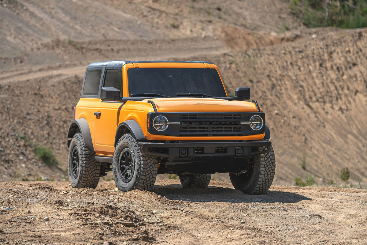 ford-bronco-2-door-first-edition-sasquatch-pkg-preproduction.jpg