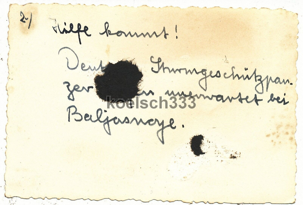 Foto Hilfe kommt ! Panzergrenadier am Sturmgeschütz Panzer an der Ostfront ... !(2)