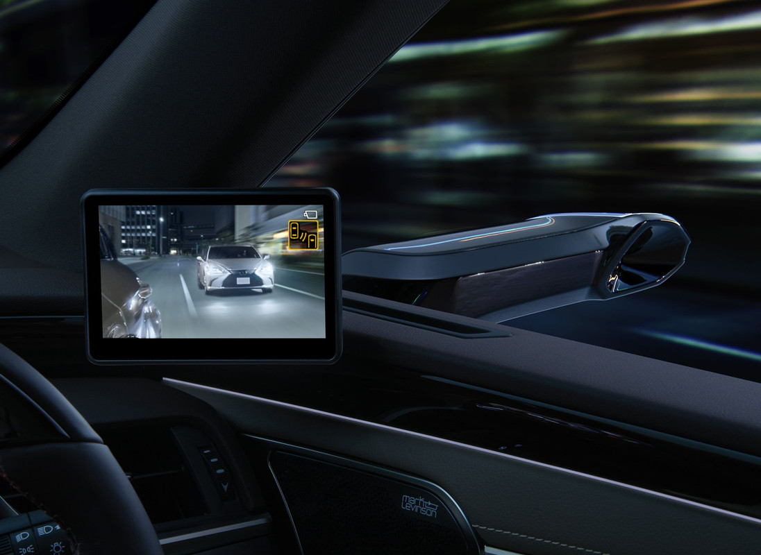 Lexus ES with Digital Side-View Monitor (4)