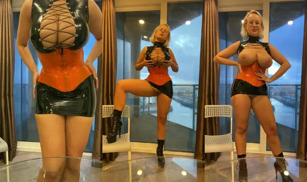 Angel Wicky Flaunts Her Lusty Figure On cam