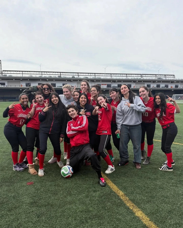 2026 apr 29 NYC La Guardia Girls Softball Team f9c529a5 2048