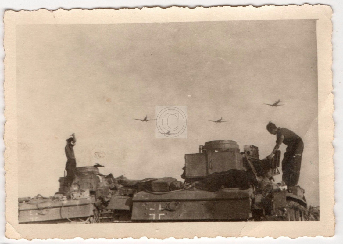 Im Osten Russland Ukraine Flugzeuge über Panzer 