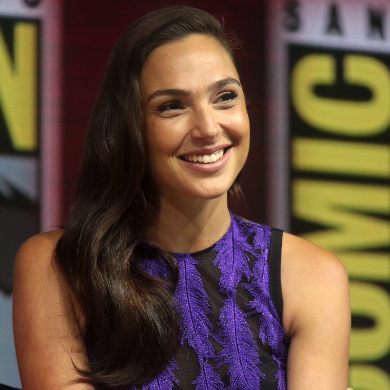 Gal-Gadot-at-the-2018-Comic-Con-Internat