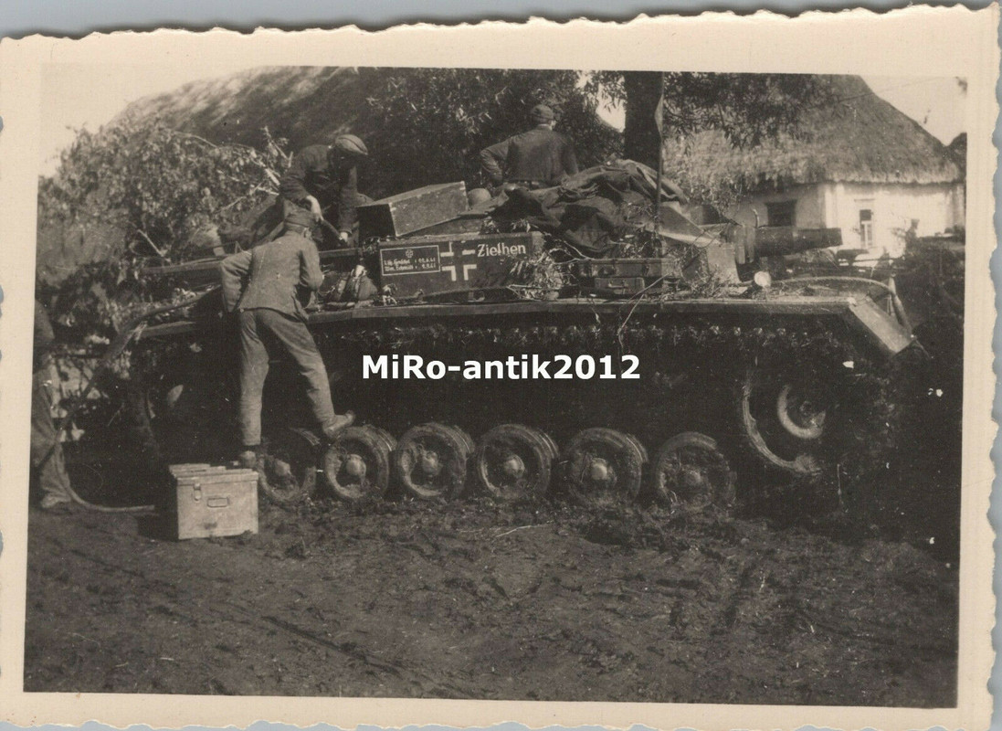 Foto, Wk2, Seitenansicht eines Sturmgeschütz, Stug