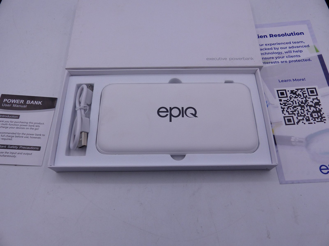 EPIQ WHITE 10000MAH 2 PORT USB & FLASHLIGHT POWER BANK