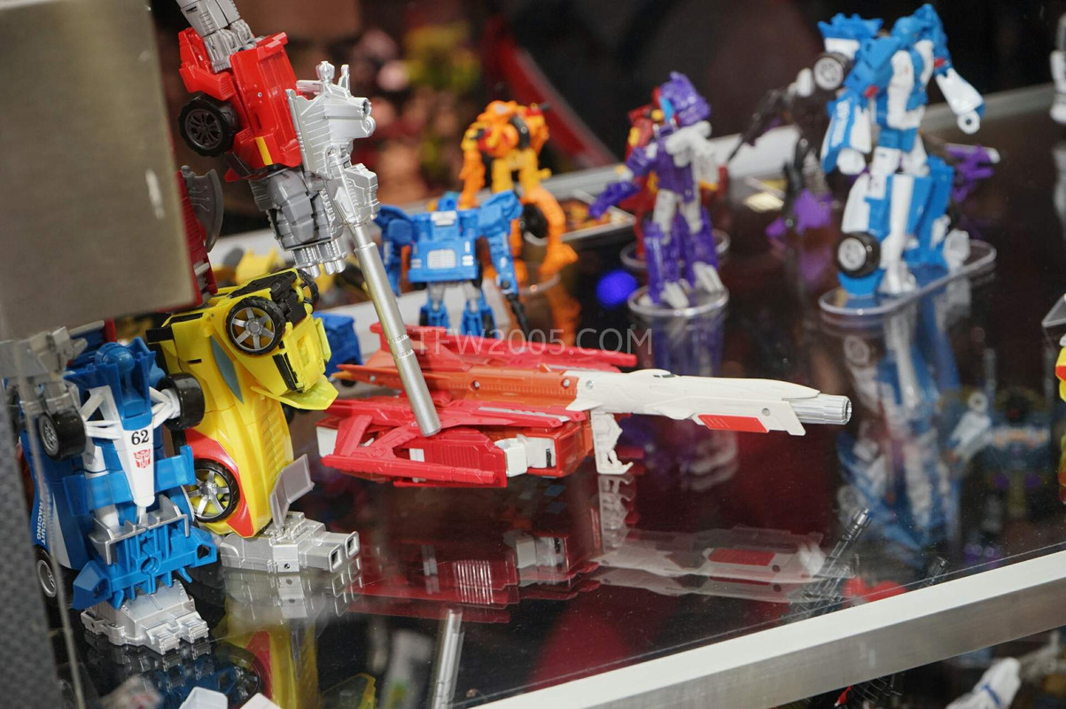 SDCC2015-Hasbro-Case-Transformers-Combiner-Wars-