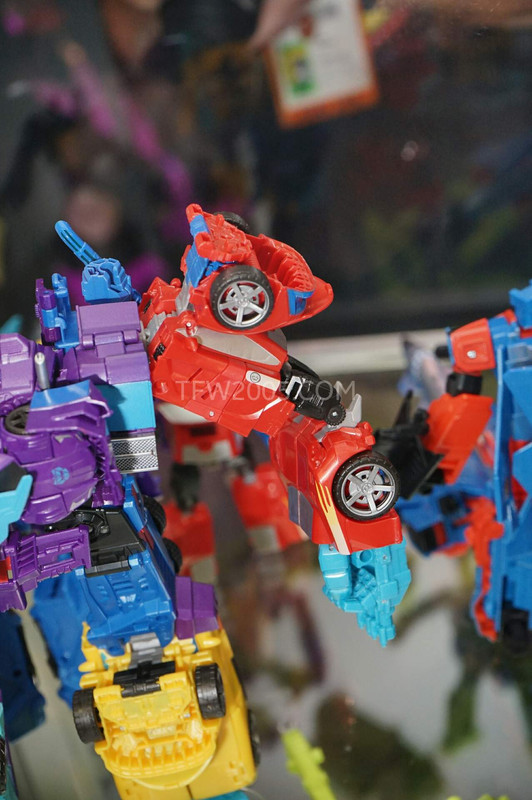 SDCC2015-Hasbro-Case-Transformers-Combiner-Wars-